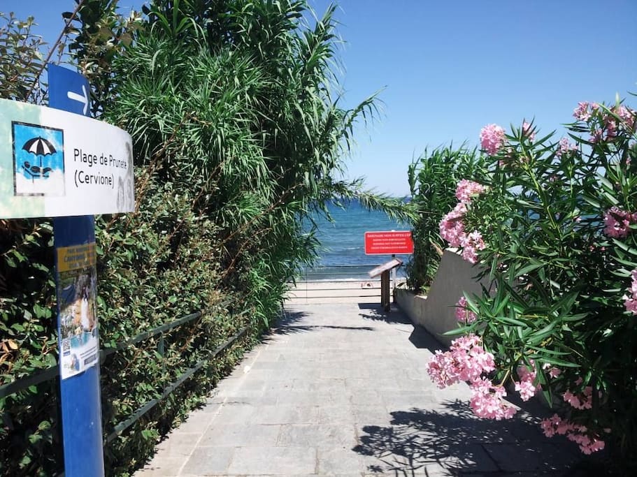 Accès à la plage
