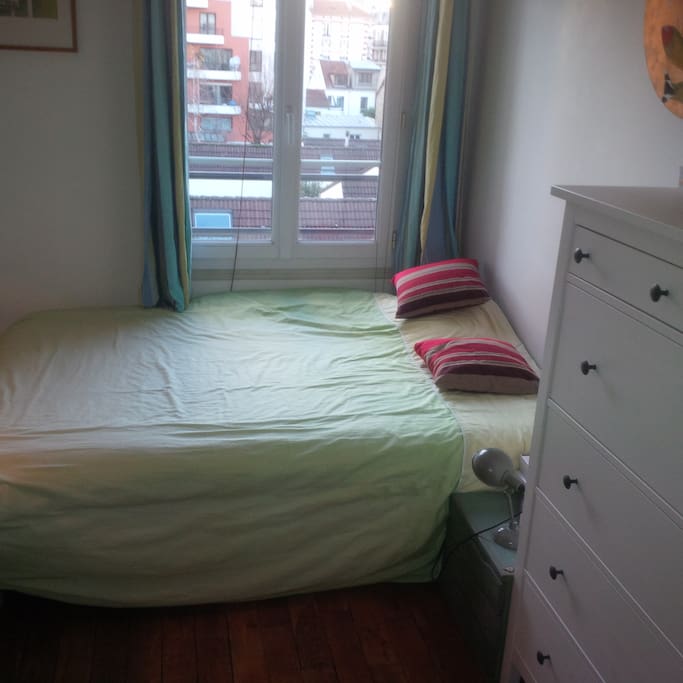 Deuxième chambre, avec rangements