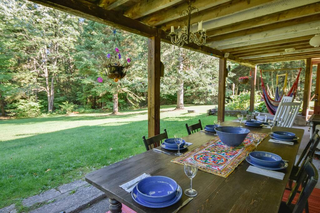 Outdoor dinning area and hammocks