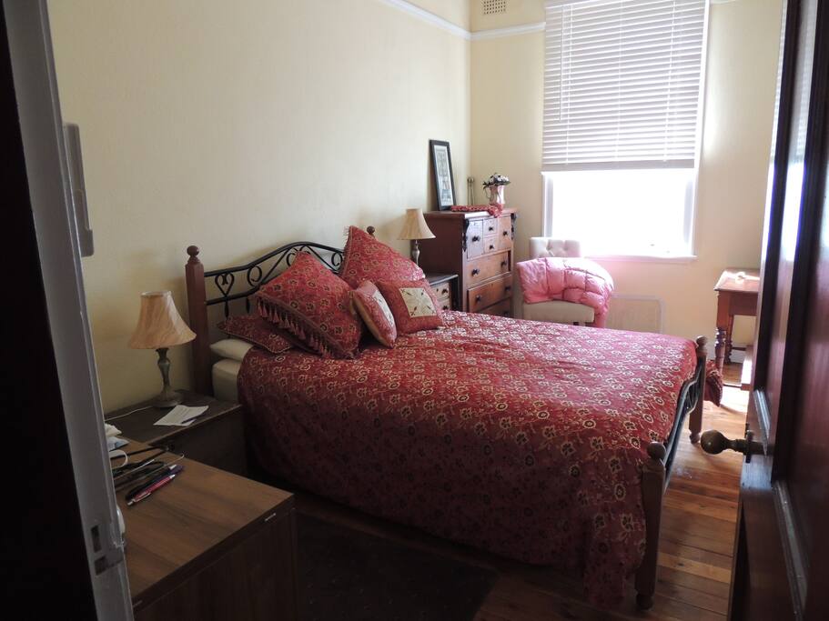 Second queensize room