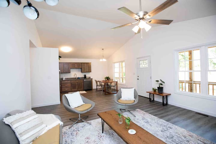 Modern Farmhouse Near Downtown - Twin Lakes State Park, Green Bay