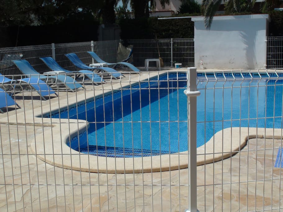 Piscina vallada, cerradura con llave