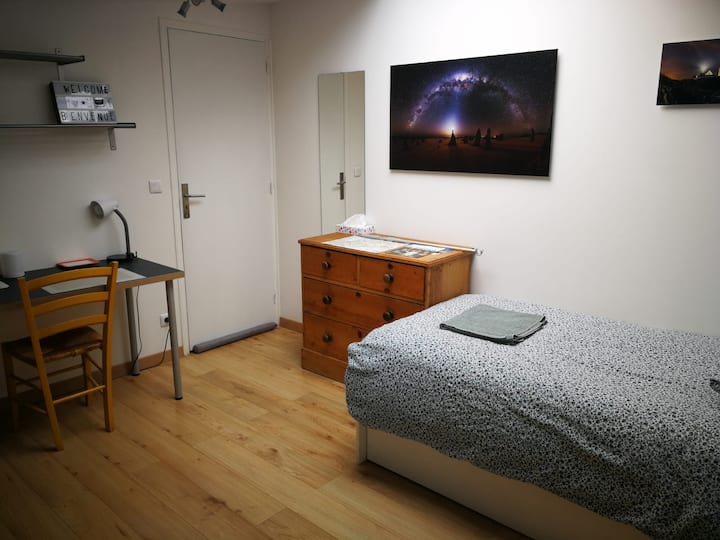Studio Lumineux, éQuipé Et Calme Au Fond Du Jardin - Aubervilliers