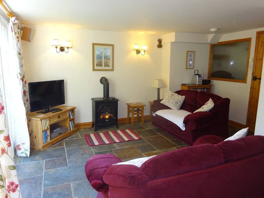 Lounge with underfloor heating and electric fire place
