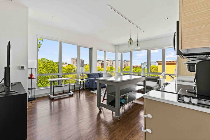 Luxury water view Boston pond gallery image 2