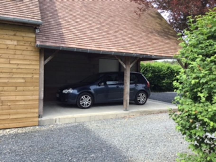 Parking couvert pour le voyageur