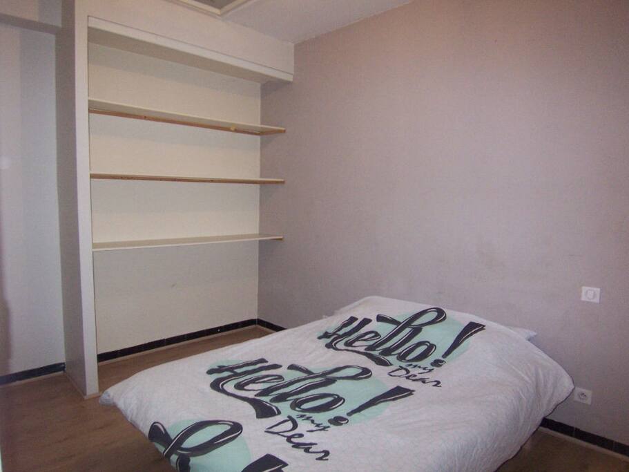 Chambre 1 avec rangement