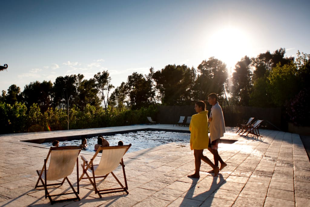 The swimming pool has sun all day