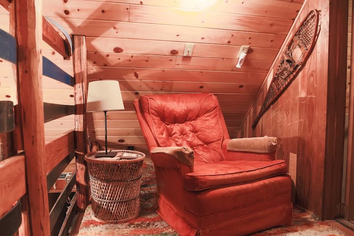 loft, sitting area