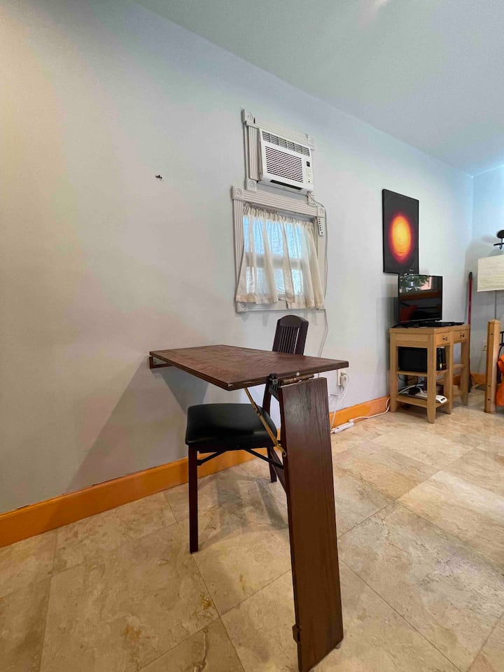 Charming Private Cottage For Two. - Miami Beach, FL