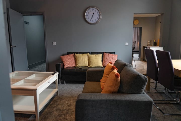 Grey Loft 4 Bedroom Apartment Free Parking - Blackpool