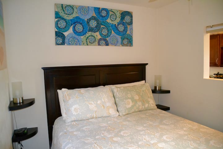 חדר שינה - מיטת קווין סייז.