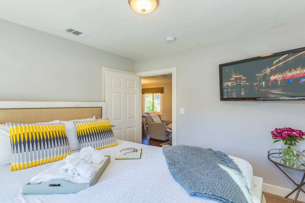 Bedroom 1: Queen bed.
