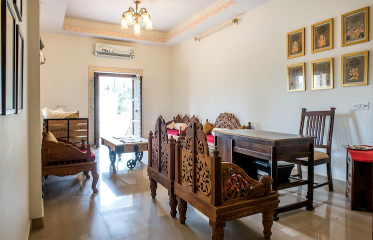 Convenient room near WTP, GT, FORTIS & Airport