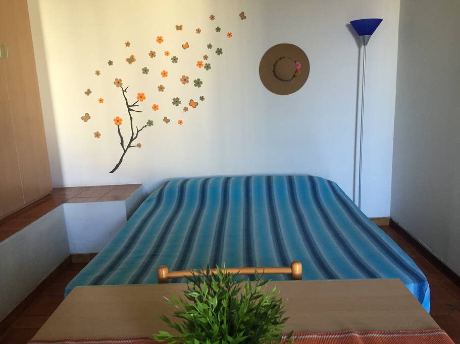 Letto matrimoniale.