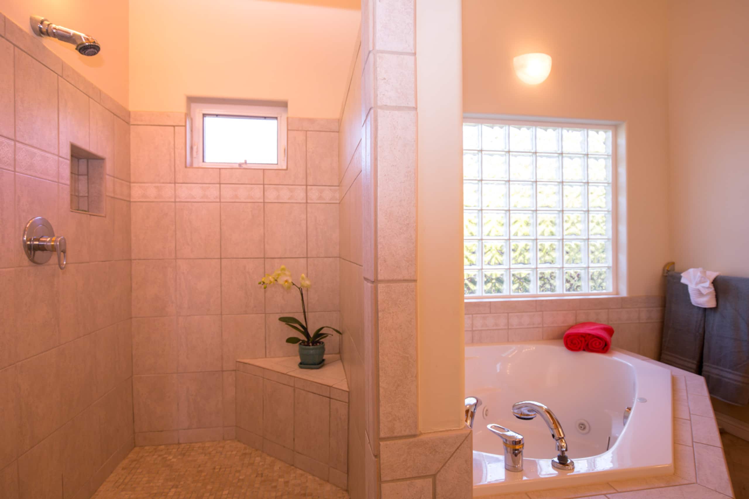 Home in Haiku-Pauwela · ★4.93 · 3 bedrooms · 4 beds · 3 baths - Photo 12