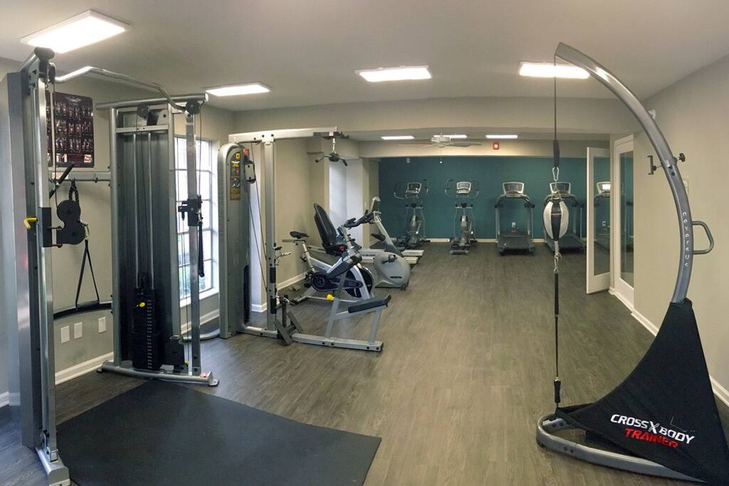 Workout facility in complex
