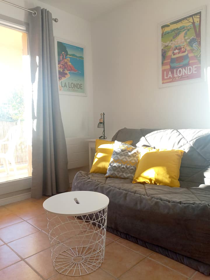 Appartement Dans Résidence Calme / Parking - La Londe-les-Maures