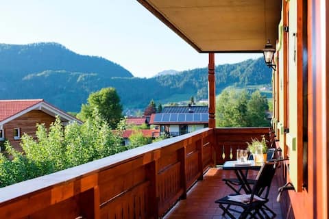 Top performing Airbnb: Alpine escape/ wrap-around balcony/ dream location in Reit Im Winkl