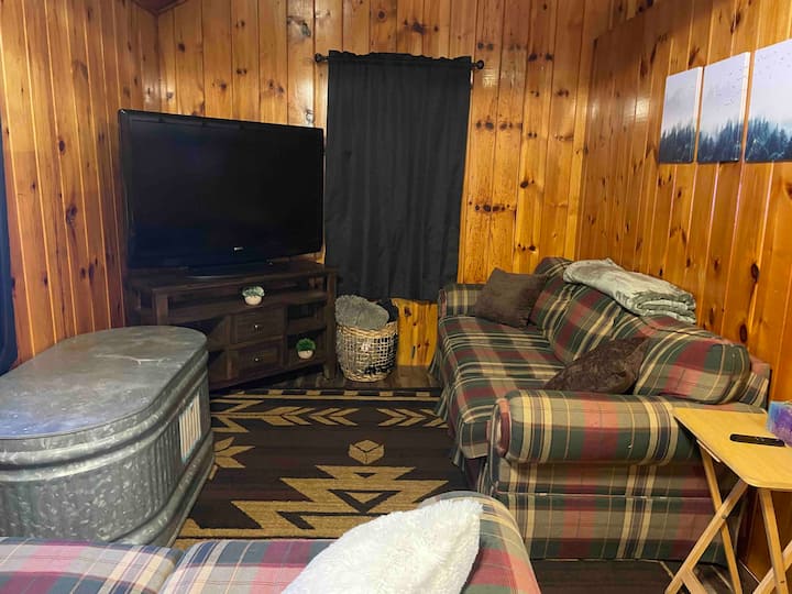 Peacemaker’s Woodland Cabin, Snowmobile&atv Access - Pittsburg, NH