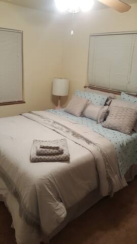 Lovely bedroom in U-city, St. Louis