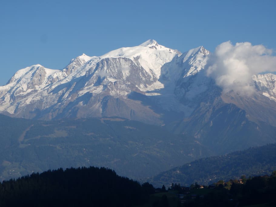 Vue sur le Mont Blanc depuis toutes les fenêtres de la façade principale