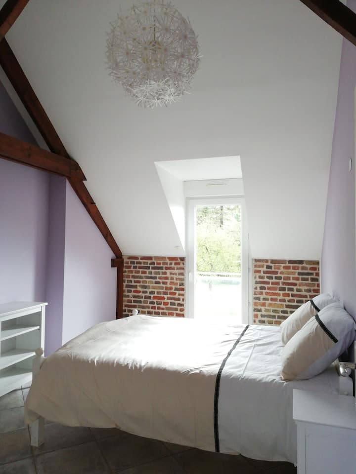 Chambre 2= lit queen size 