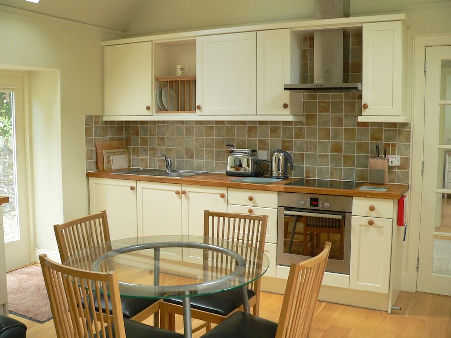 Fully fitted kitchen