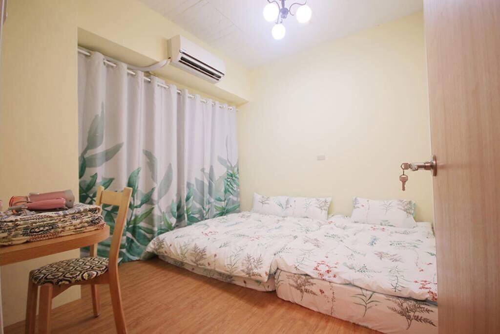 一張雙人床加一張單人床,一個家庭也能舒適睡眠唷!