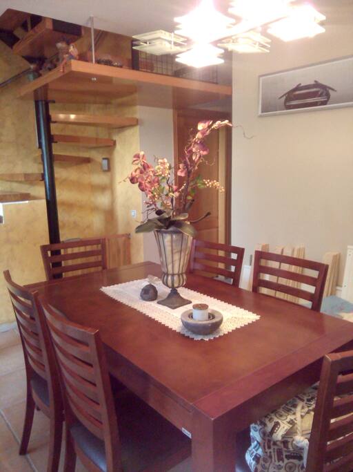 Mesa extensible para 8-9 comensales