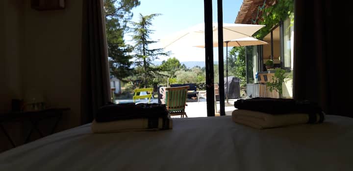 อ่าวกระจกวิวสระว่ายน้ำและวิว Luberon
ม่านทึบแสง, เครื่องปรับอากาศ, มู่ลี่...