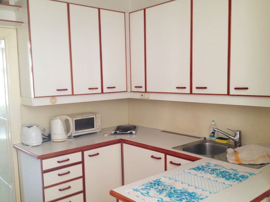 fully equipped kitchen unit