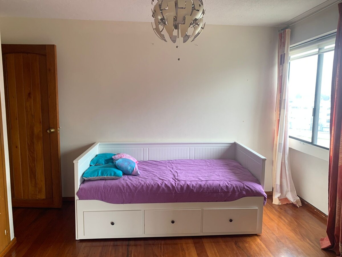 Druhá spálňa s Sofacama. Rozprestiera sa od 1 do 2 miest. Maximálny počet osôb: 2.