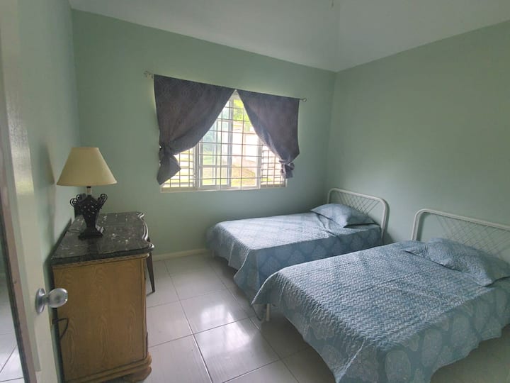 2ème chambre avec 2 lits simples