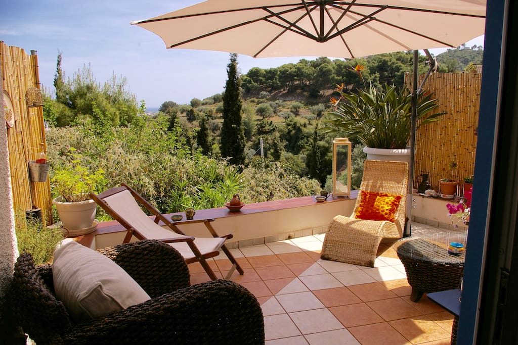 Relax and sunbathe on the terrace.