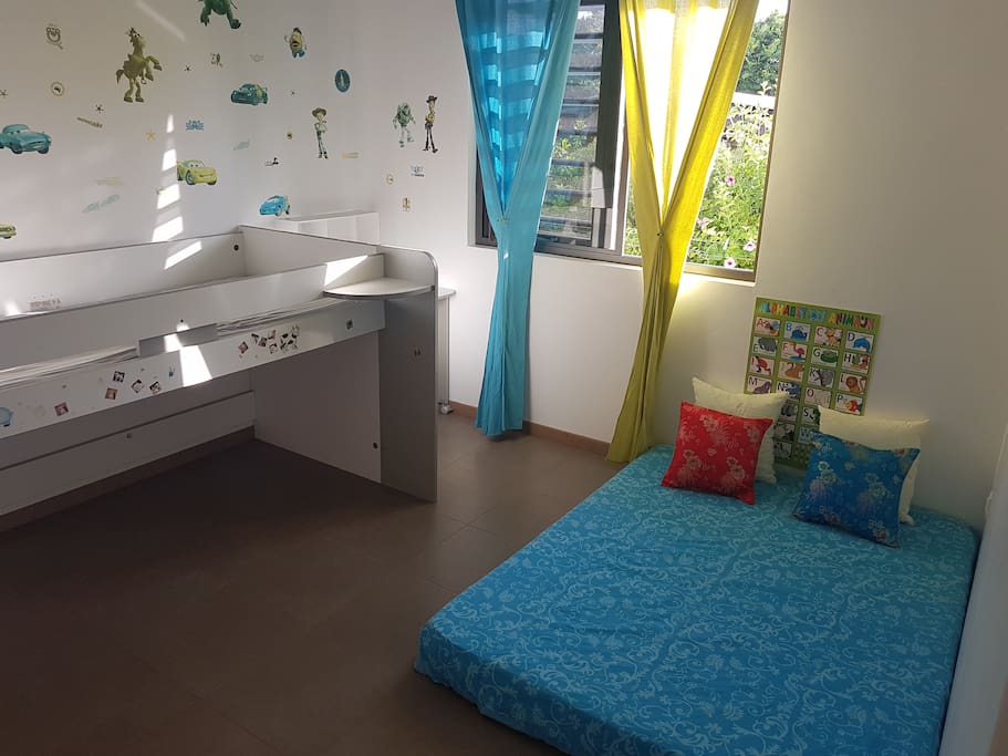 Chambre 1 : lit double + lit simple enfant