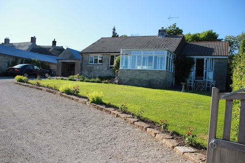 Popular Airbnb listing: Relaxing Cottage near Corfe Castle, Coastal Walks in Purbeck