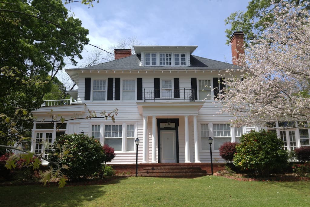 Southern Beauty - classic charm - photo Jay Bryson