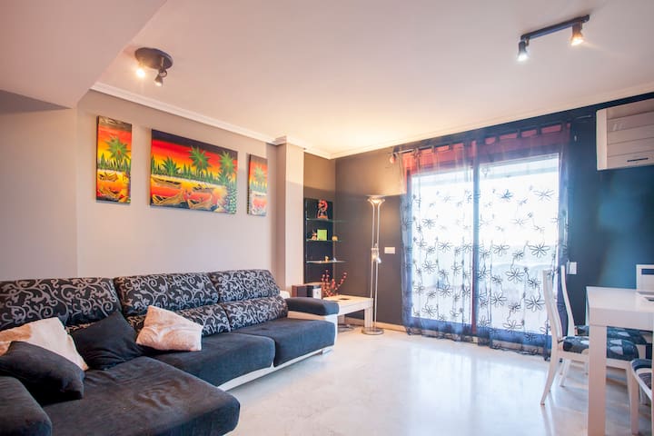 Beautiful bedroom. A/C. DESK anD GARAJE