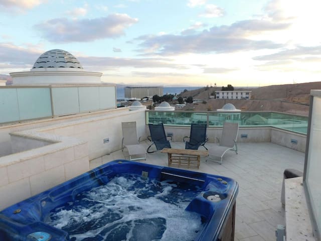 The Best Residence in Eilat, Terrace with Jacuzzi