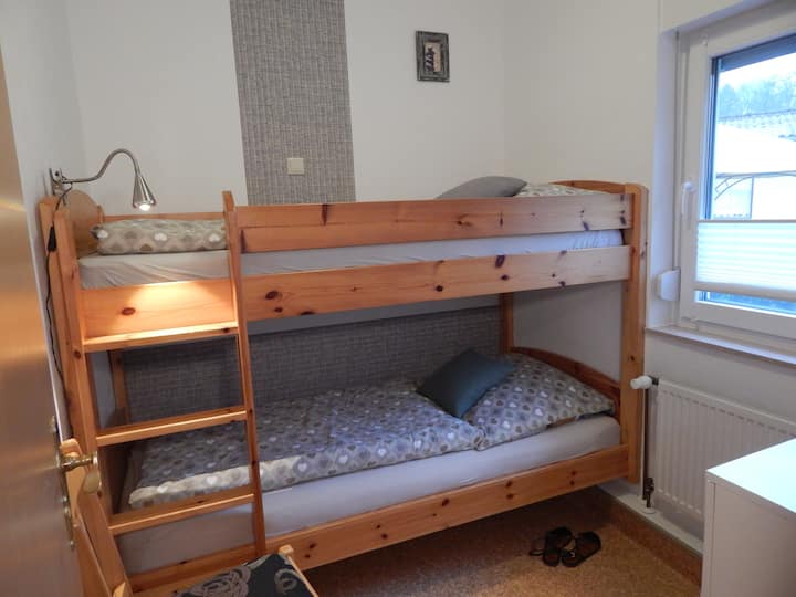 Кревет на спрат во спална соба III