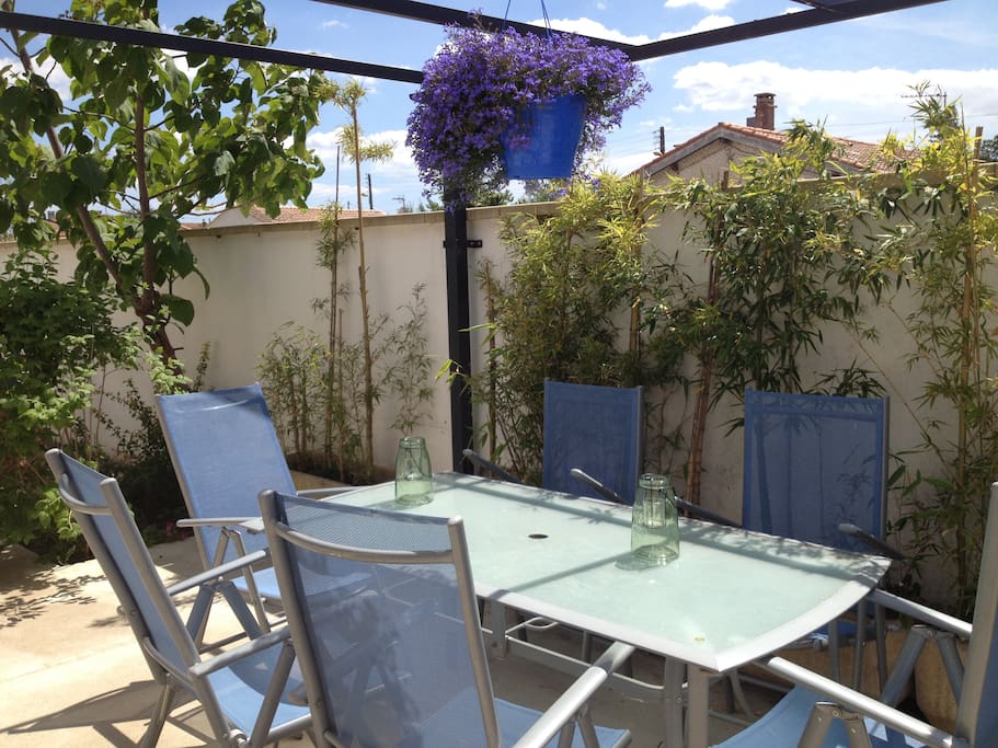 Table pour repas extérieur