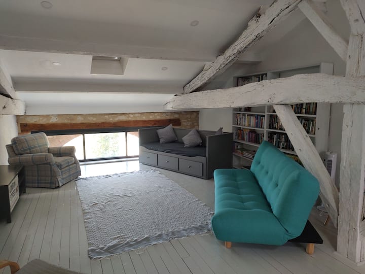 Простор за дружење на горниот кат