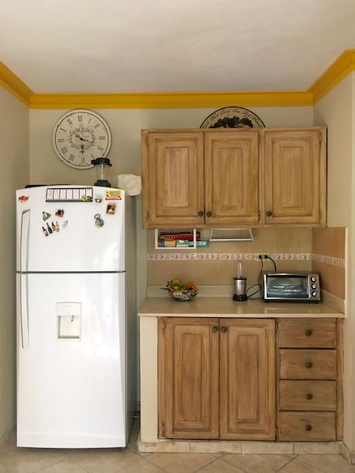 Fully equipped kitchen.