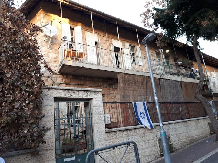 חדר קסום בדירת שותפים, במרכז נחלאות!. - Jerusalem