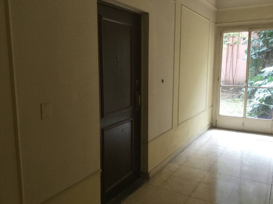 Puerta de entrada al departamento
