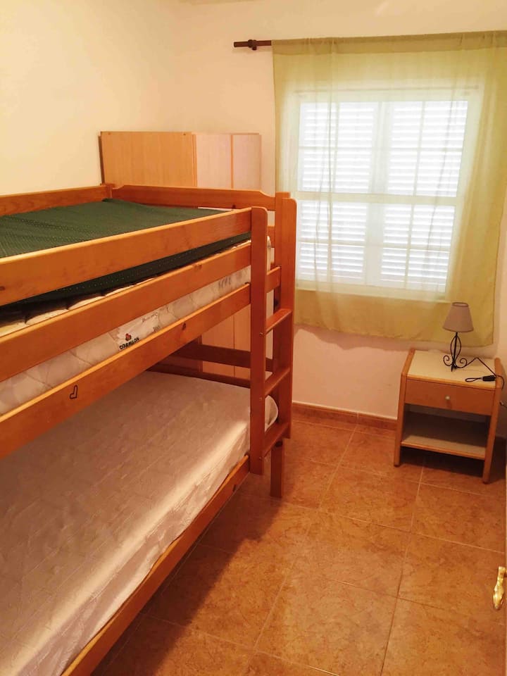 1) Chumba cha kulala 2 vitanda