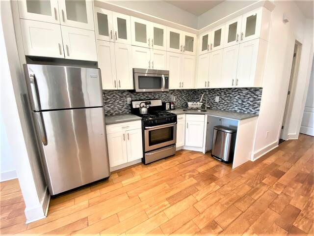 Spacious 6BR, 4 BATH (25 Minutes to Manhattan!) gallery image 3