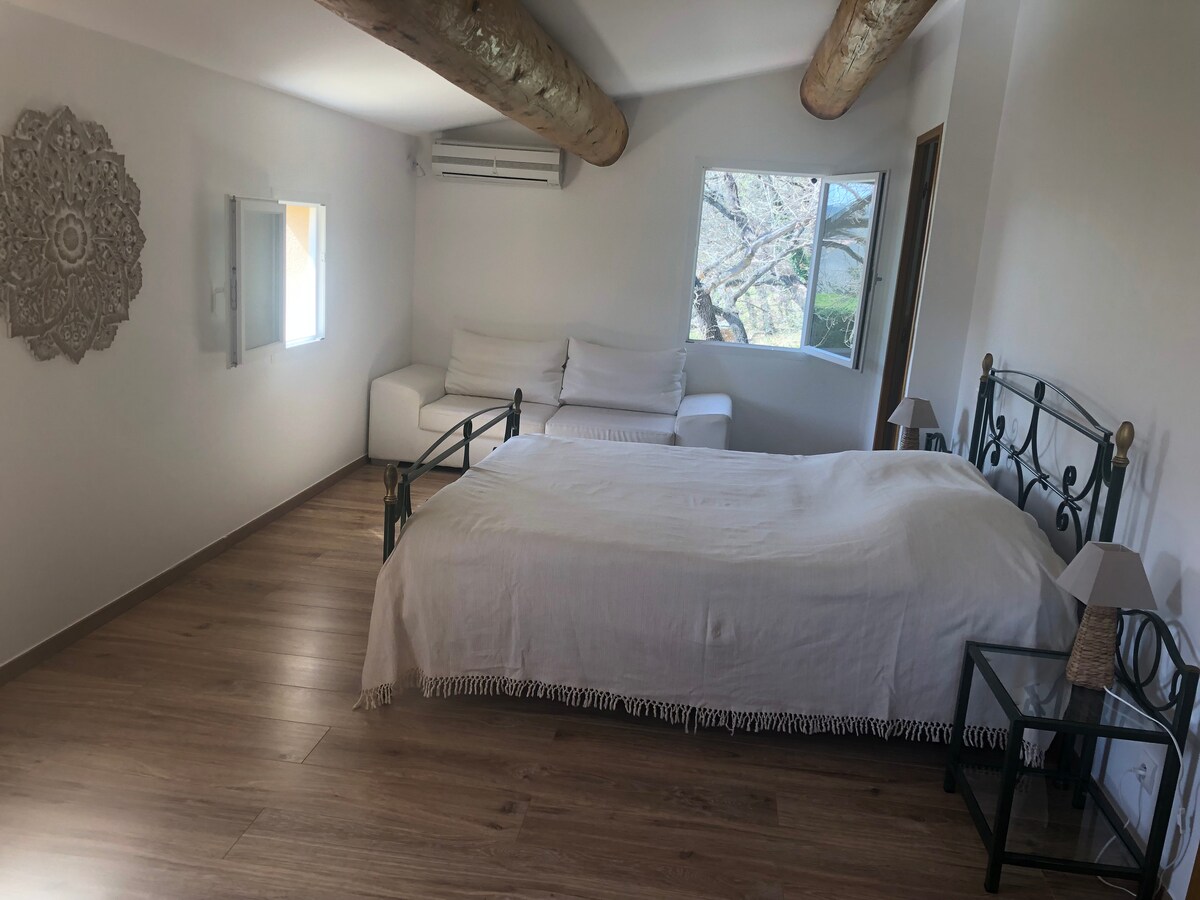 带160厘米X 200厘米床的卧室