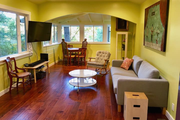 Eclectic Healdsburg House (Monthly Rentals Only)